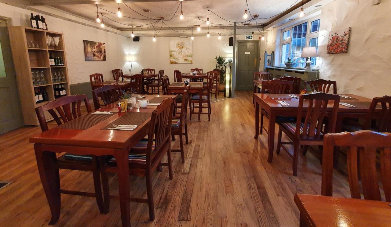 ホテル The Bowers Bar & Restaurant バリンローブ エクステリア 写真